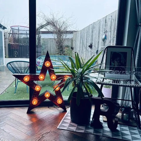 Americano Marquee Star Light – Rustic Metal Bulb Sign (75cm)